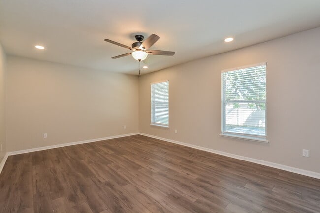 Photo - 7545 Sloewood Dr