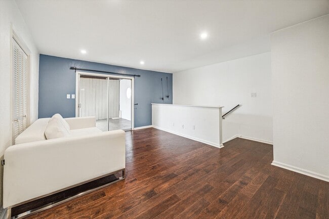 Photo - 2744 Briarhurst Dr Unit 16