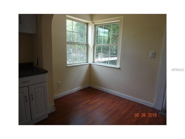 Photo - 400 Ave D SE