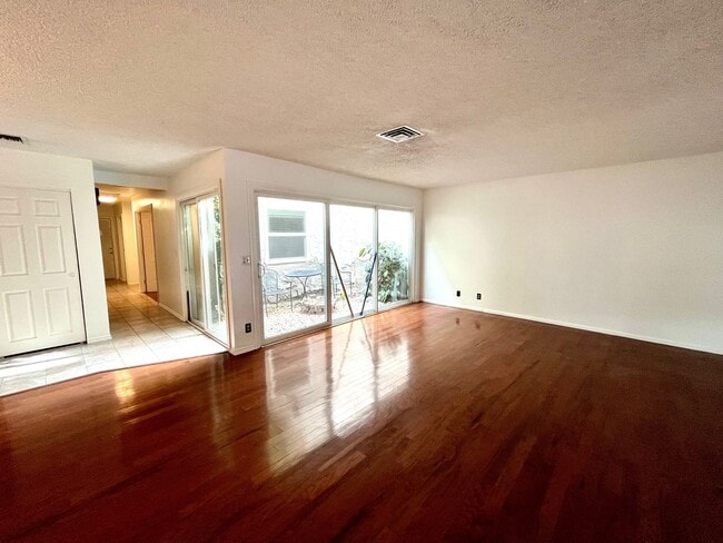 Photo - 3 Bedroom Townhouse with 2 Car Garage