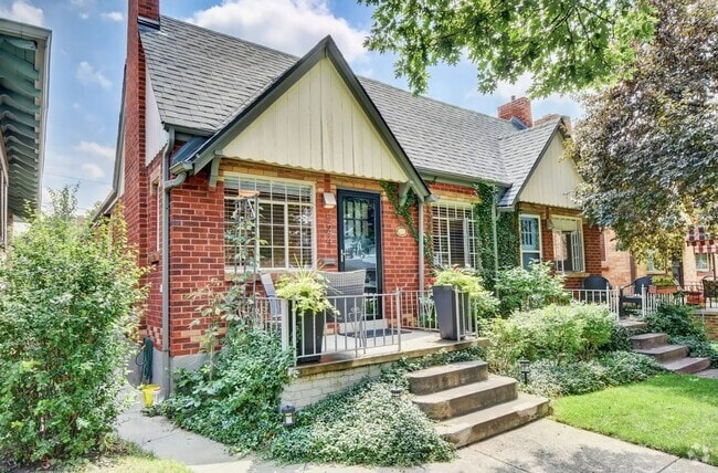 Building Photo - Gorgeous duplex near Cherry Creek! Rental