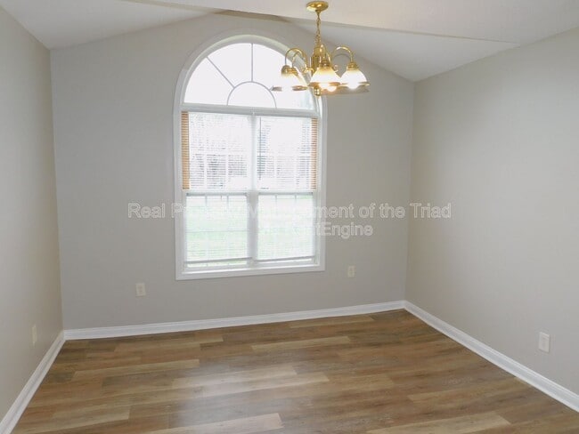 Photo - 1301 Nealtown Rd