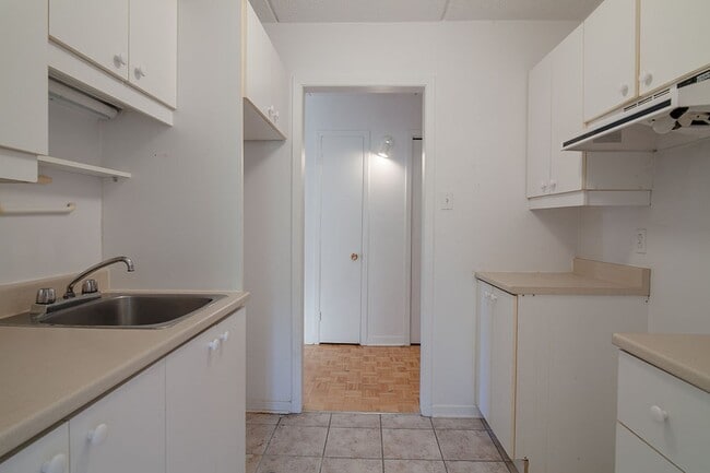 Building Photo - 1565 Avenue Victoria Unit 115