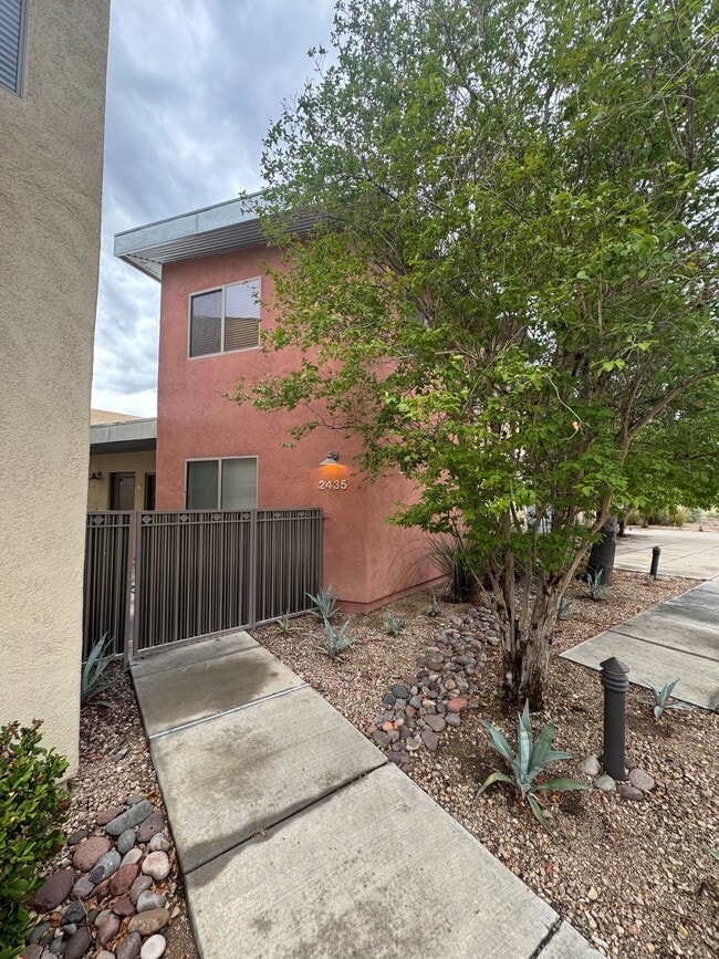 Photo - 2435 N Silver Mosaic Dr House