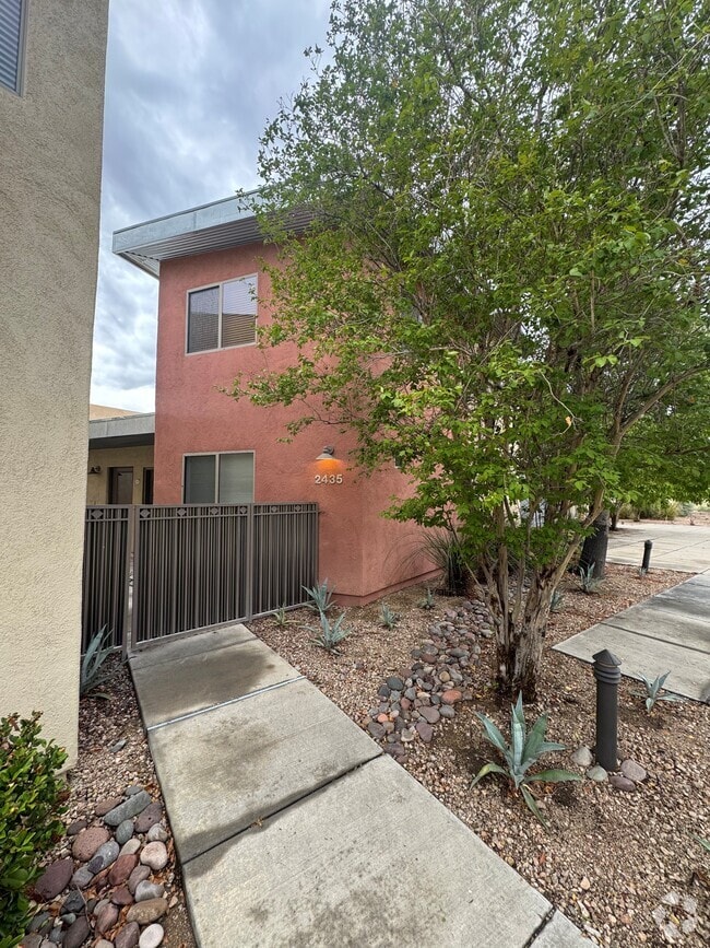 Building Photo - 2435 N Silver Mosaic Dr Rental