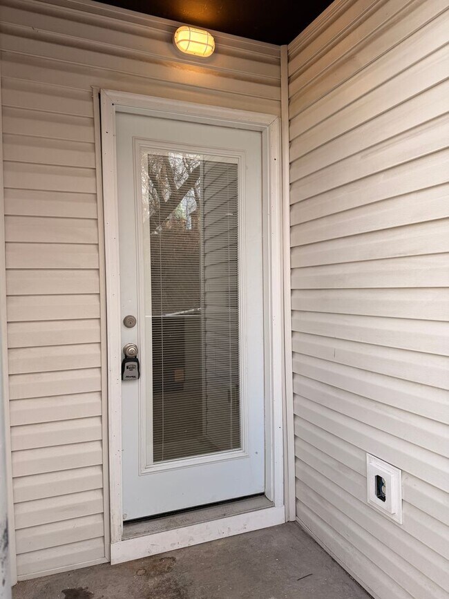 Building Photo - 2518 Leticoe St Unit 2518 Leticoe