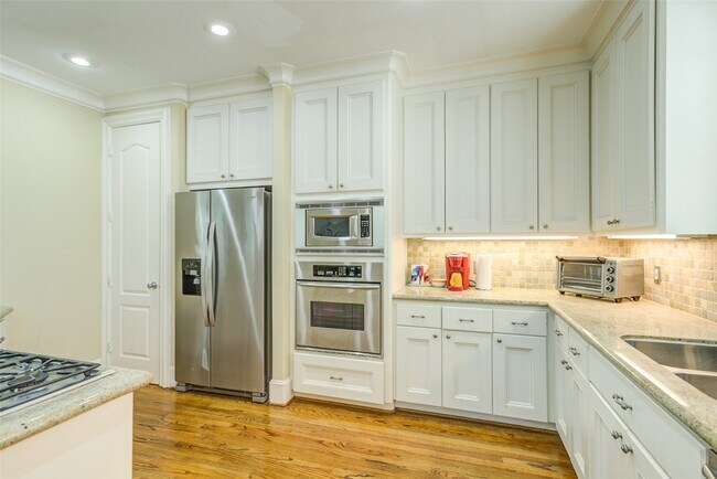 Photo - 105 Detering St