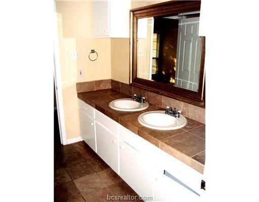Photo - 500 Nagle St