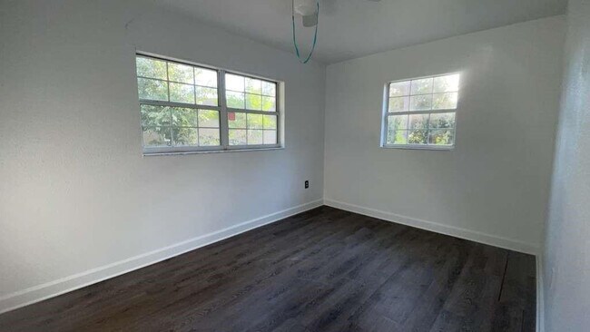 Photo - 216 Maria St