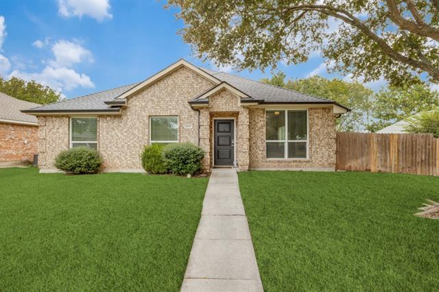 Building Photo - 1827 Lake Travis Dr