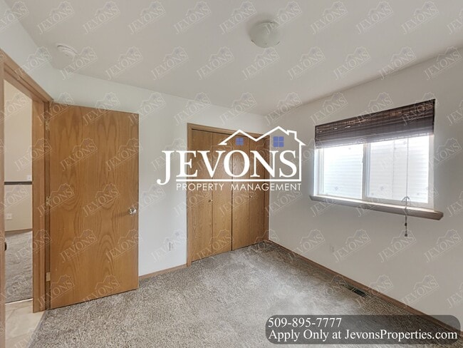 Photo - Make this your new home 3 Bedrooms, 2 Bathrooms Duplex in Selah Unit 511