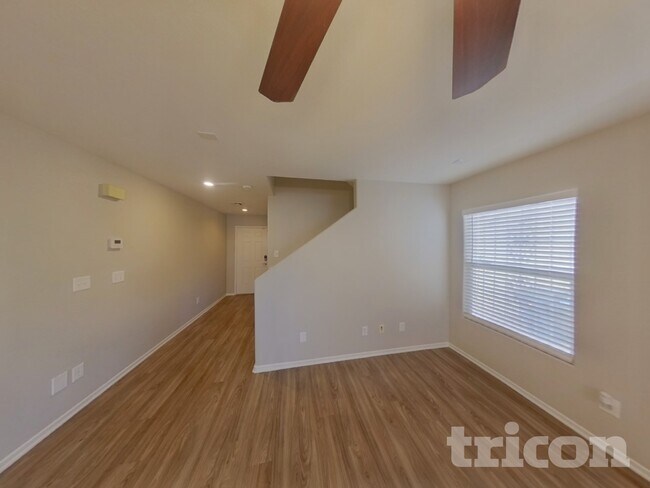 Photo - 1227 Golden Apple St