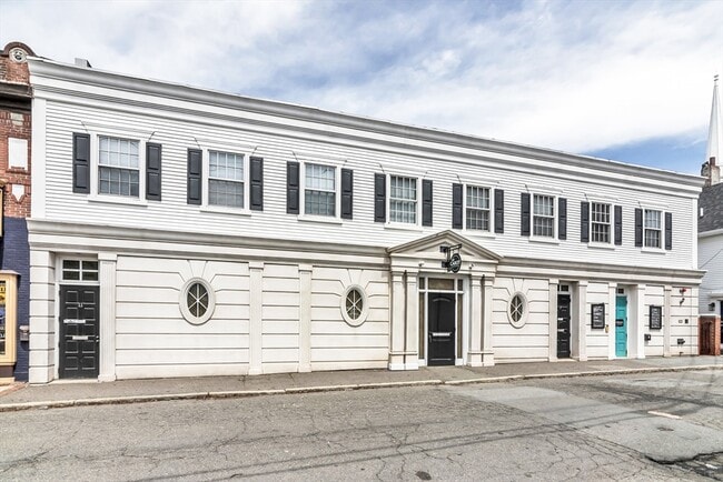 Building Photo - 7 Wallis St Unit 2