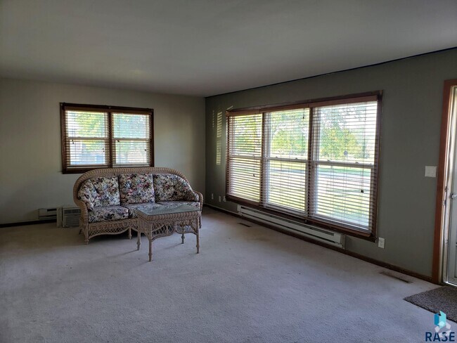 Building Photo - 3607 E 18th St Rental