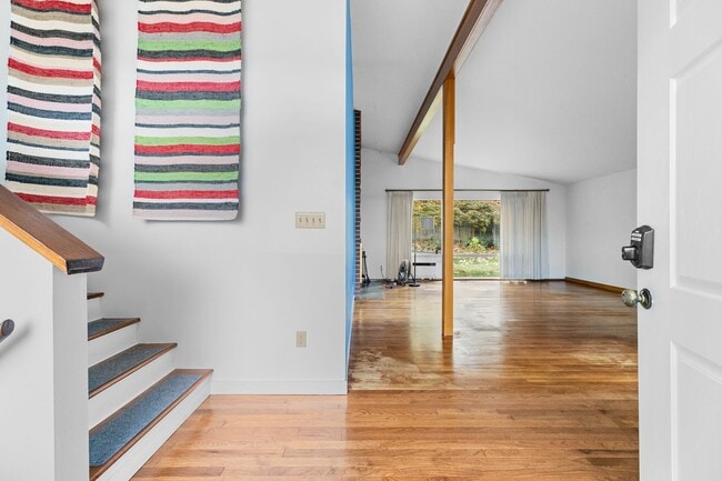 Photo - Bellevue Eastgate Mid-Century Modern