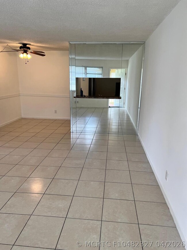 Photo - 1040 Twin Lakes Dr Unit 1040