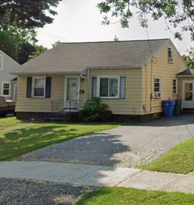 Building Photo - 3 Bed Single Family Home Available - Close to Rochester General