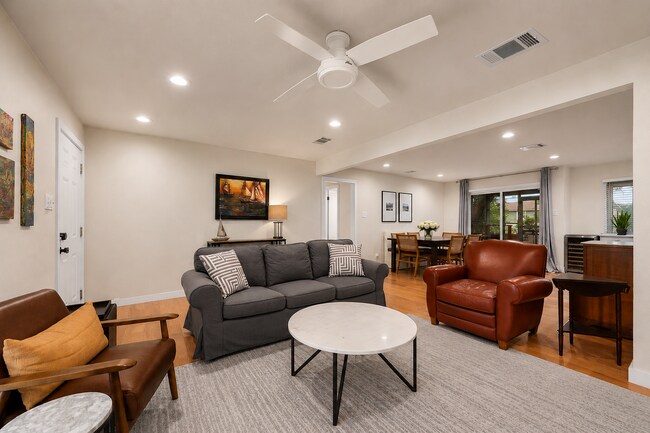 Photo - 5804 Gloucester Ln