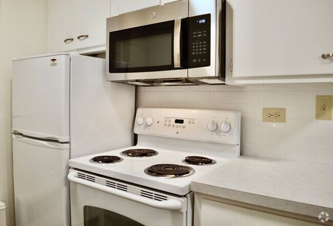 Building Photo - 1384 Brown St Unit #1384-8 Rental