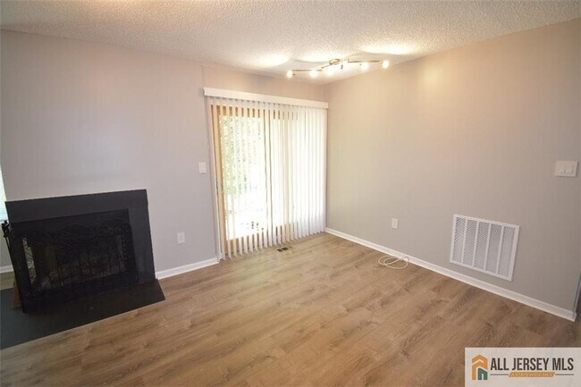 Photo - 49 Farnham Square