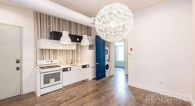 Photo - Massive 3 Bed (Flex 4 Bed) 3.5 Bath Duplex with Private Backyard in Bed-Stuy Unit 1A