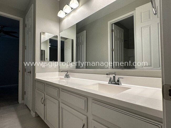 Photo - 4 BEDROOM MULTI-GEN SURPRISE HOME!