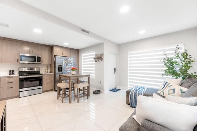 Building Photo - 14311 SW 258th Ln Unit ID1470268P