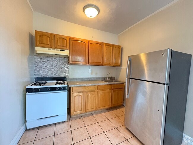 Building Photo - 570 Mount Prospect Ave Unit 402 Rental