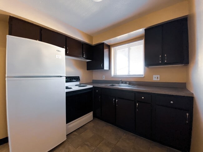 1 Bedroom Kitchen - Springcrest Apartments