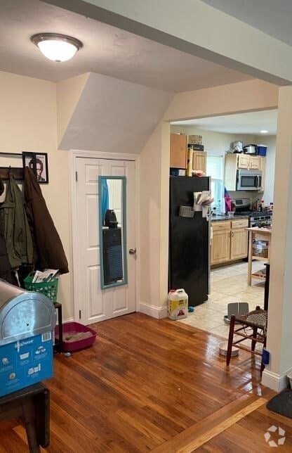 Building Photo - 142 Lincoln St Unit 1 Rental