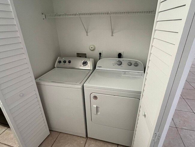 Building Photo - 1325 The 12th Fairway Unit 1