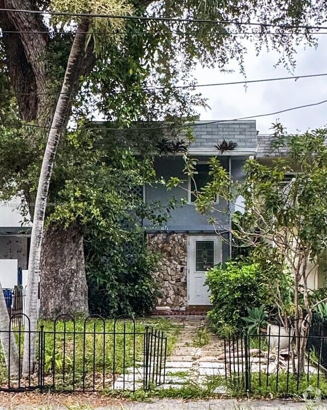 Building Photo - 1671 NE 142nd St Rental
