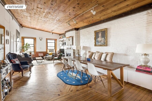 Photo - 298 Union St