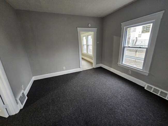 Building Photo - 4110 E 64th St