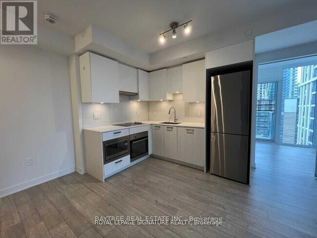 Photo - 195 Redpath Ave Unité 912