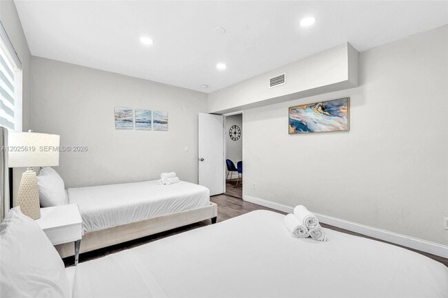 Photo - 10002 E Bay Harbor Dr Unit 7