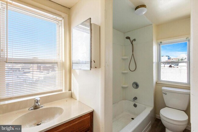 Photo - 326 E Airy St