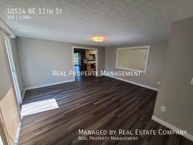 Photo - 10514 NE 11th St