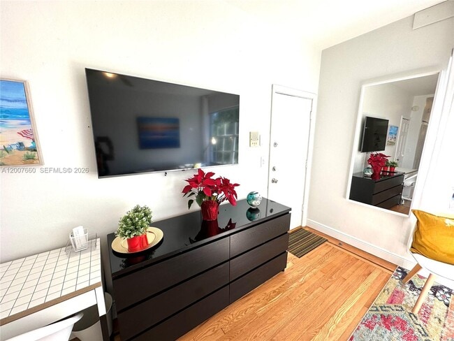 Photo - 1007 Meridian Ave Unit 12