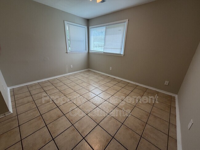 Photo - 2200 Norwood Dr NW