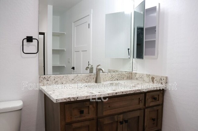 Photo - 1851 W 8th S St