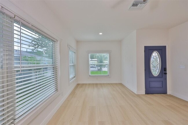 Photo - 829 18th St S