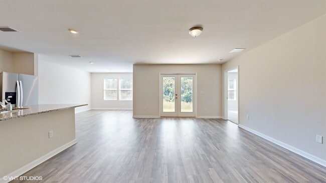 Photo - 400 Whispering Creek Ave