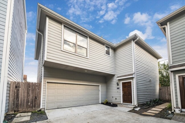 Building Photo - 828 W 19th St Rental