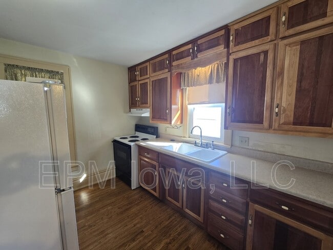 Photo - 212 Randall St