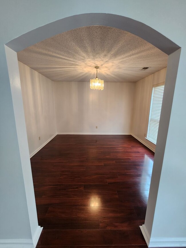 Photo - 908 Primrose Ln