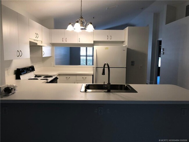 Photo - 629 NW San Remo Cir