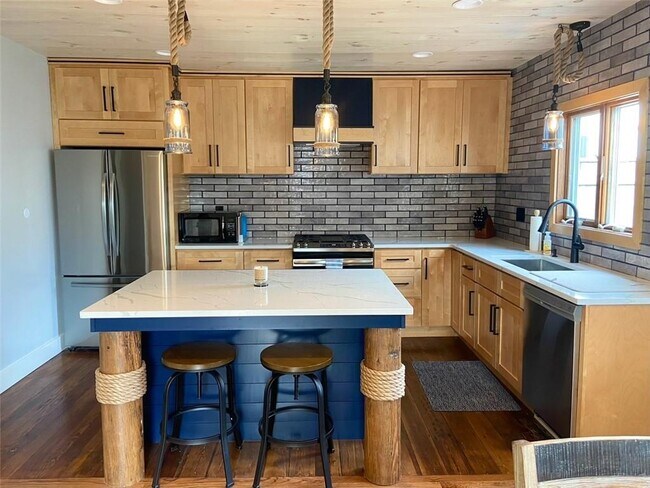 Building Photo - 11 S Baptist St