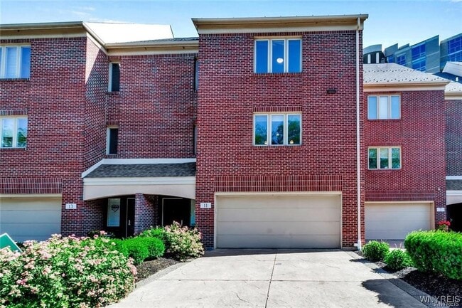 Photo - 11 Ojibwa Cir Townhome