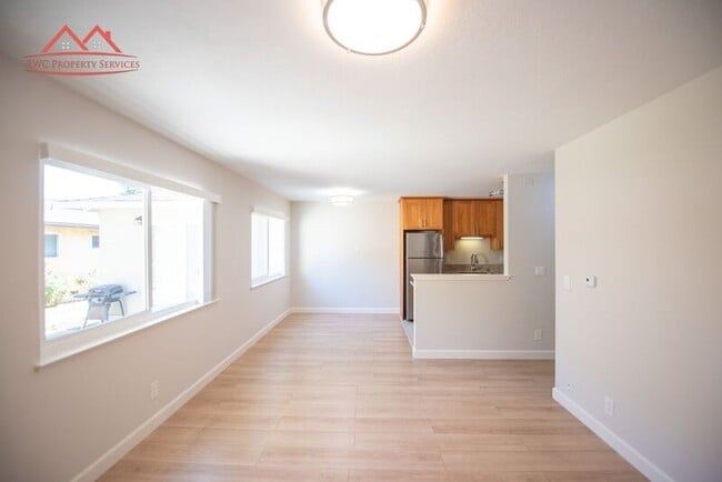 Building Photo - 229 Greendale Way Unit 2